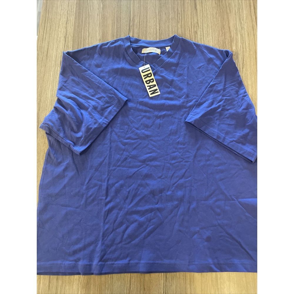 Urban Outfitters Men's Standard Cloth M Shortstop Short Sleeve V Neck Oversized‎